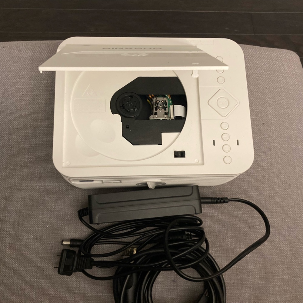 Portable DVD Player/Projector - Picture 5 of 8